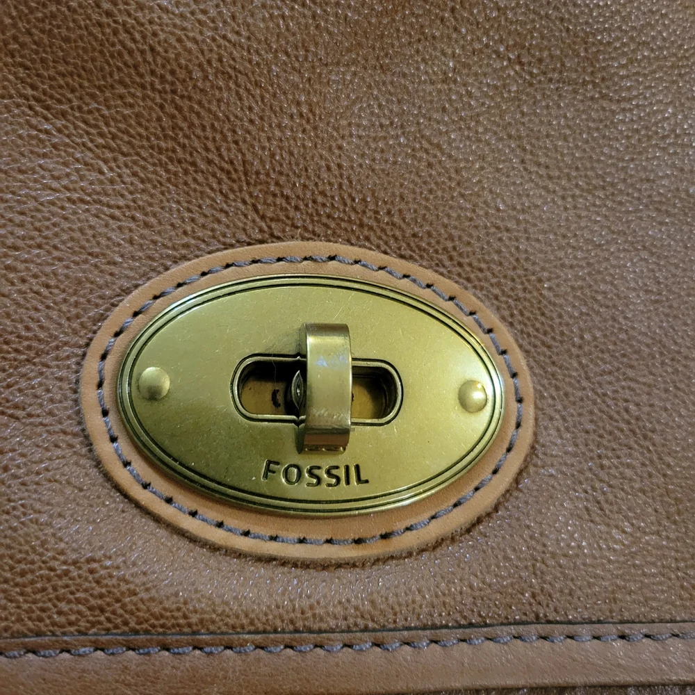 Fossil Vintage Brown Leather Messenger/Laptop Bag with Gold Clasp